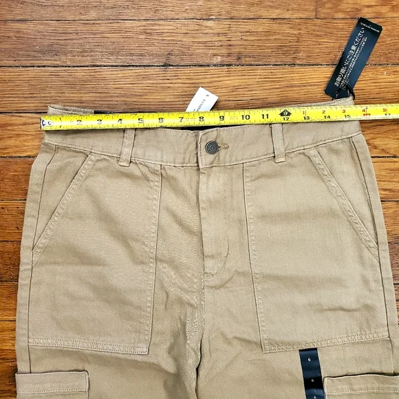 Banana Republic Relaxed Cargo Pants, Size 6, 100% Cotton, Warm Tan, Camel, Beige - Picture 7 of 12